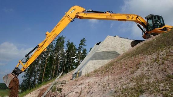 BЭкскаватор гусеничный JCB JS220 Long Reach